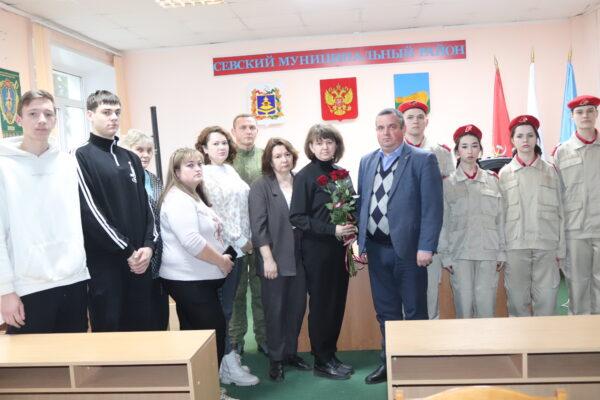 Семье погибшего на СВО уроженца Севского района вручили орден Мужества.